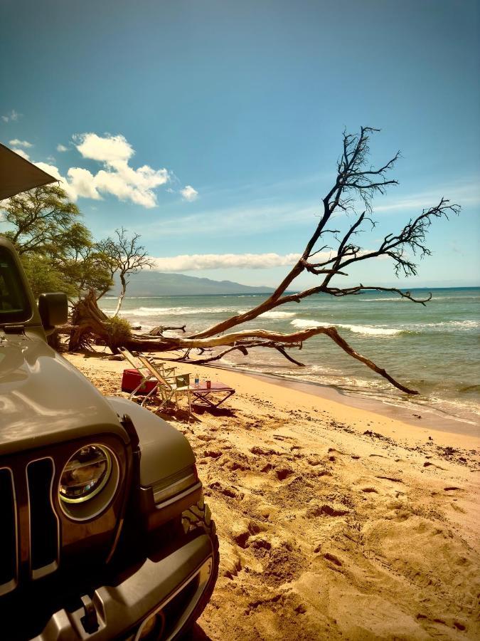 Explore Maui's Diverse And Uncover The Island's Beauty From Fresh Perspectives Every Day As Journey With Aloha Glamp's Great Jeep Equipped With A Rooftop Tent Tente de luxe *