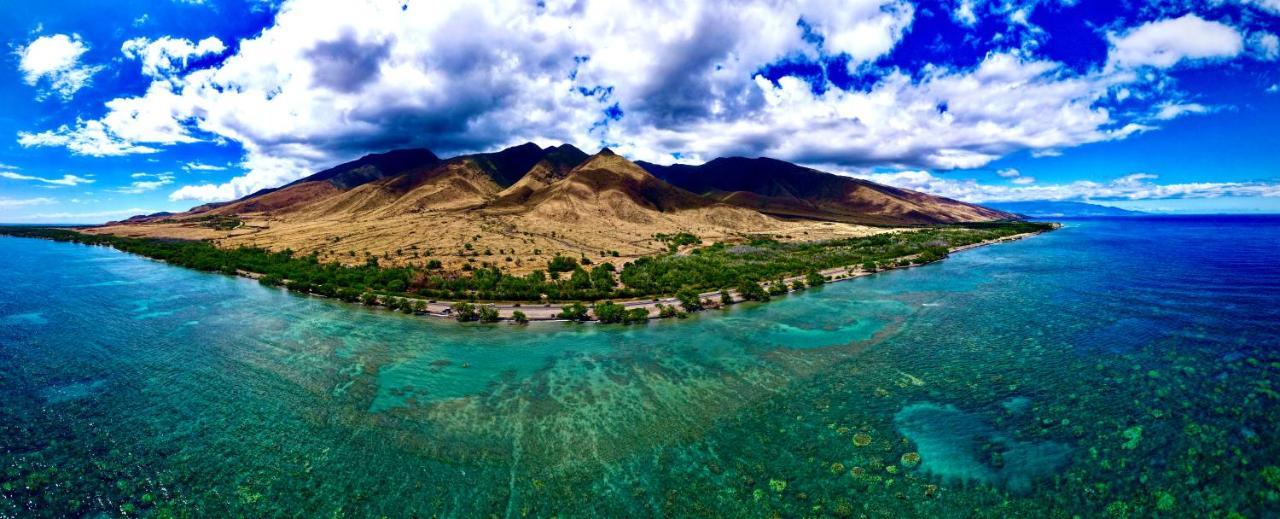 Explore Maui's Diverse And Uncover The Island's Beauty From Fresh Perspectives Every Day As Journey With Aloha Glamp's Great Jeep Equipped With A Rooftop Tent Tente de luxe Paia