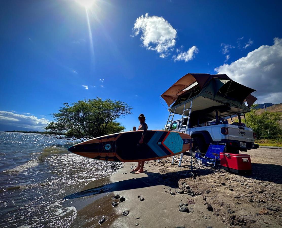 Explore Maui's Diverse And Uncover The Island's Beauty From Fresh Perspectives Every Day As Journey With Aloha Glamp's Great Jeep Equipped With A Rooftop Tent Tente de luxe *