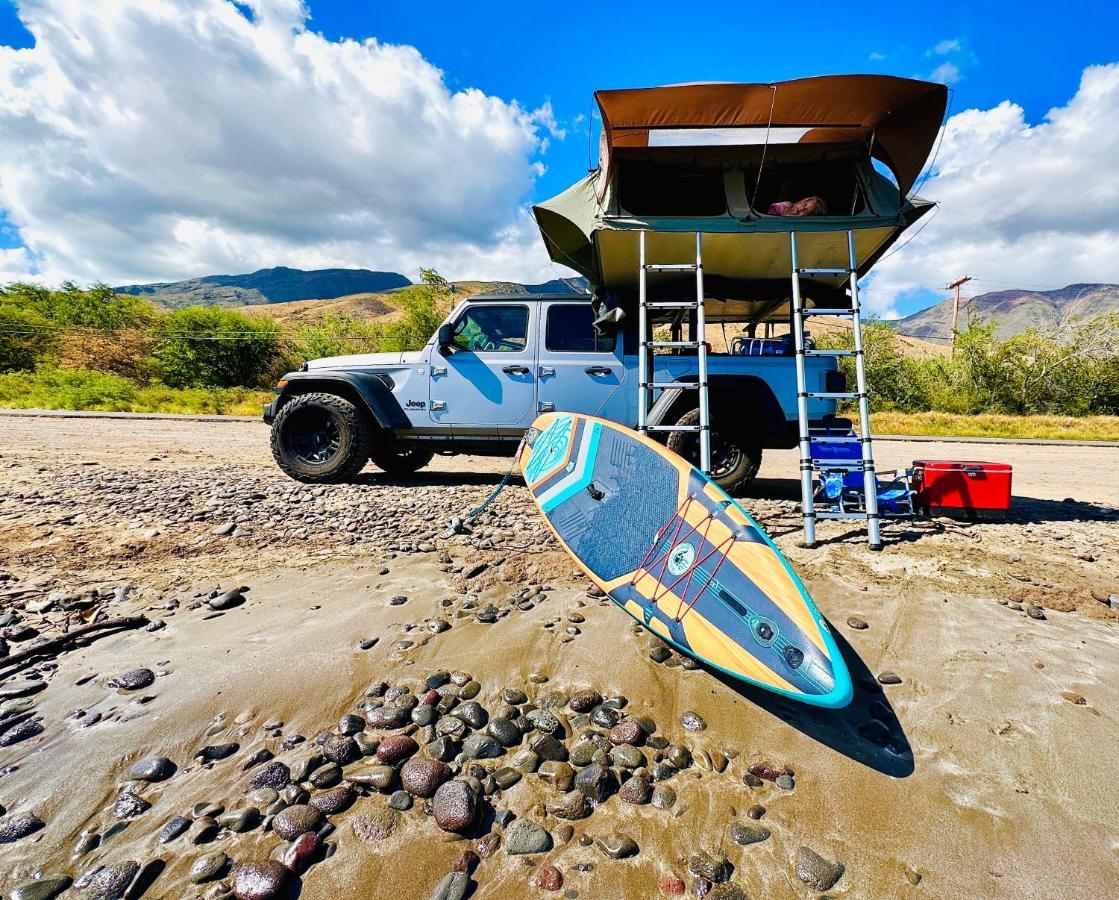 Tente de luxe Explore Maui's Diverse And Uncover The Island's Beauty From Fresh Perspectives Every Day As Journey With Aloha Glamp's Great Jeep Equipped With A Rooftop Tent