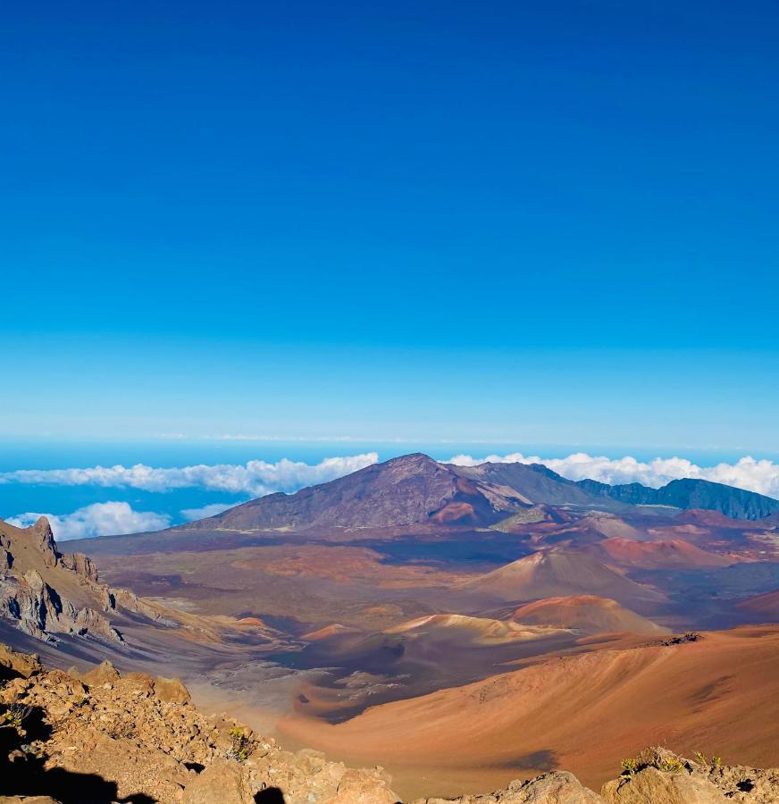 Explore Maui's Diverse And Uncover The Island's Beauty From Fresh Perspectives Every Day As Journey With Aloha Glamp's Great Jeep Equipped With A Rooftop Tent Tente de luxe