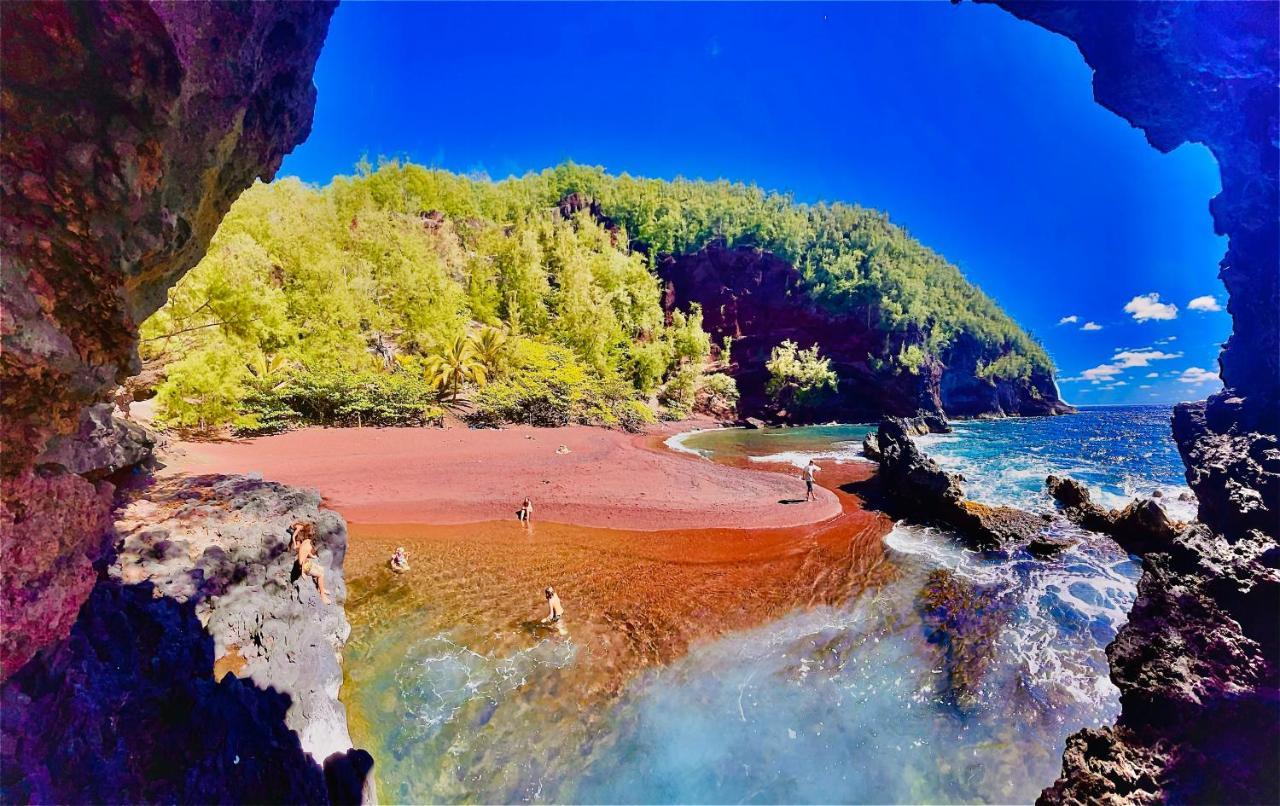Explore Maui's Diverse And Uncover The Island's Beauty From Fresh Perspectives Every Day As Journey With Aloha Glamp's Great Jeep Equipped With A Rooftop Tent